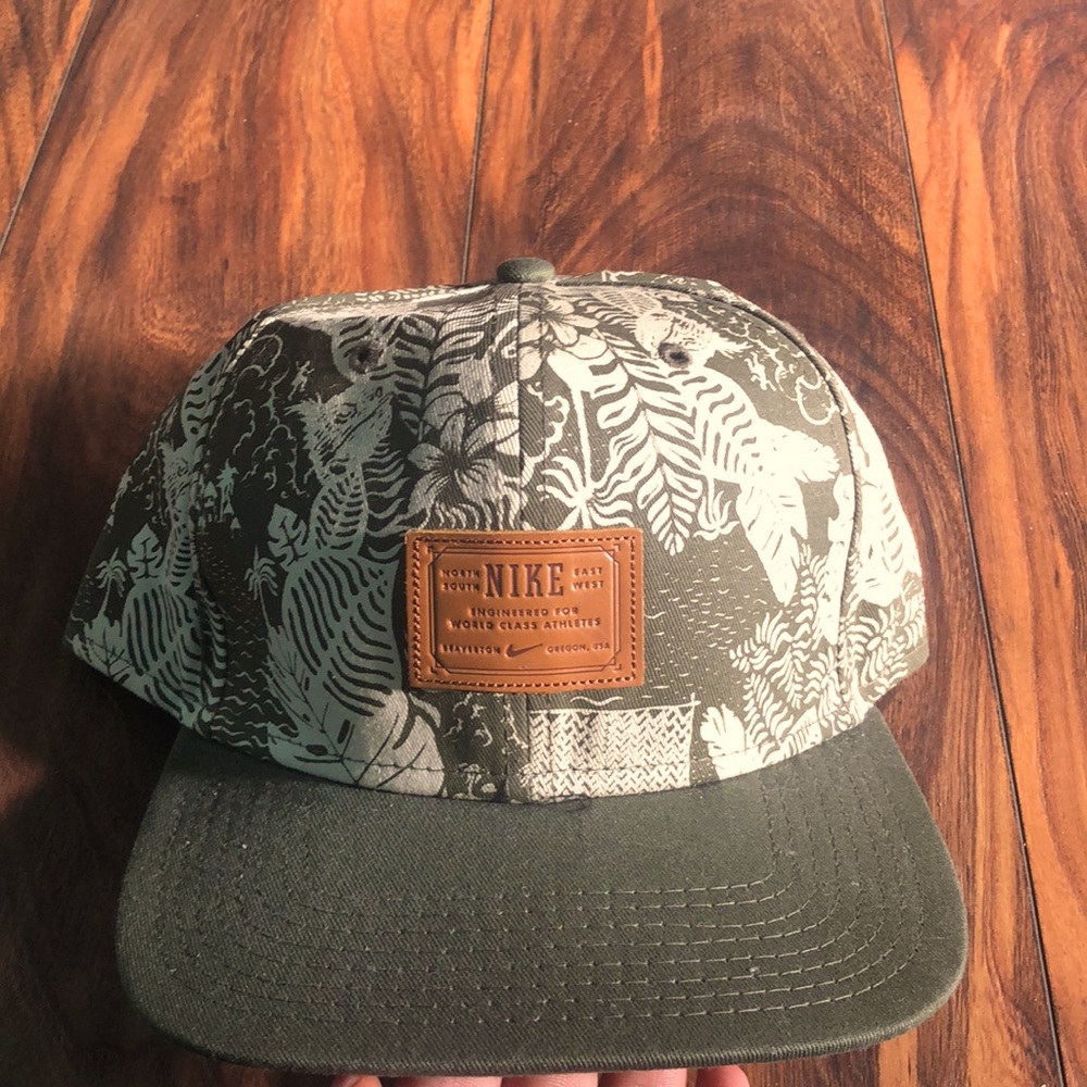 Nike Hat: Leather Asjustable strap